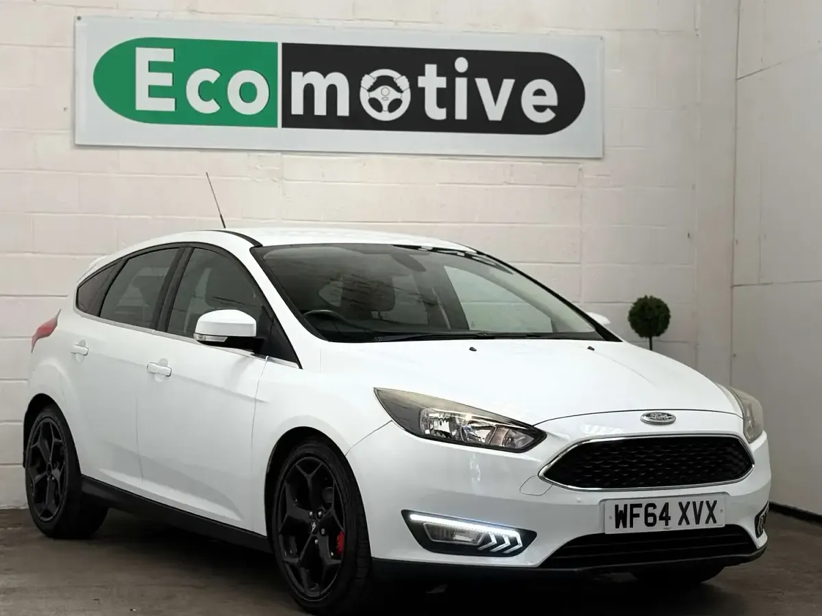 Used Ford Focus Zetec 100 HP (73 kW) 2014 White Hatchback