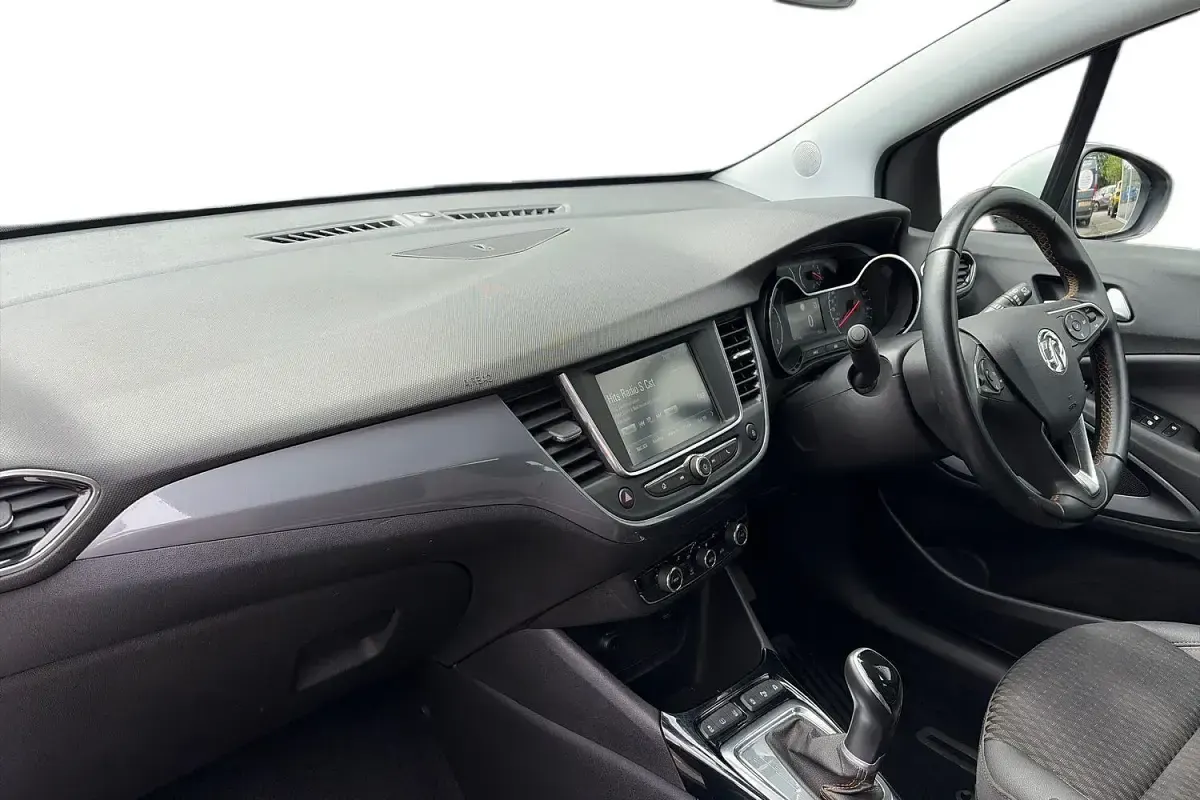 Used Vauxhall Crossland Elite 130 HP (95 kW) 2020 White SUV