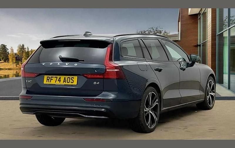 Used Volvo V60 Plus 194 HP (142 kW) 2025 Blue Estate