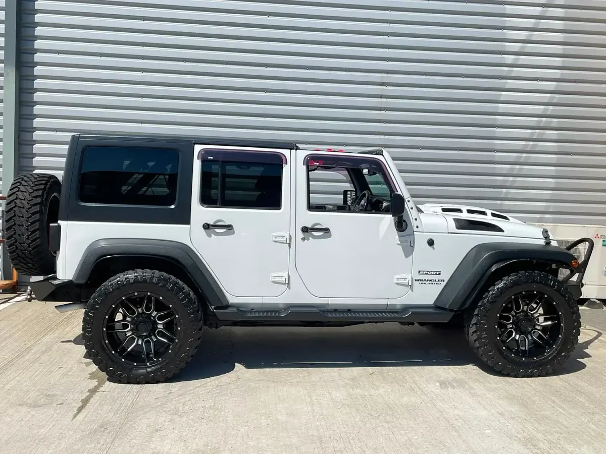 Used Jeep Wrangler Sahara 285 HP (209 kW) 2015 White SUV