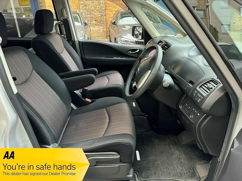 Używany Nissan Serena 2014 Srebrny Minivan