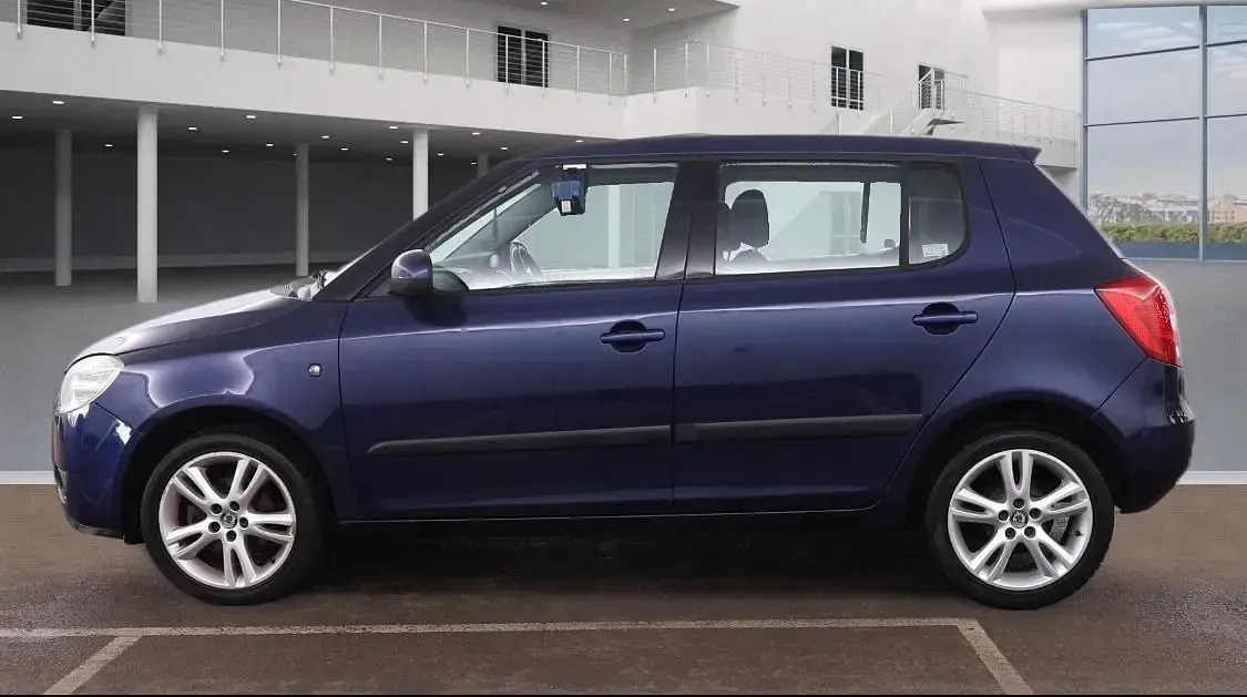 Używany Skoda Fabia 86 KM (63 kW) 2009 Niebieski Hatchback