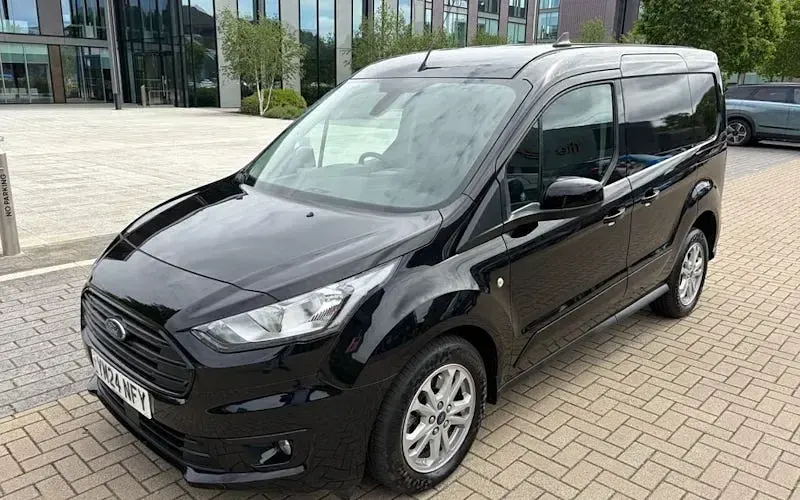 Käytetty Ford Transit Connect Limited 101 HP (74 kW) 2024 Tila-auto