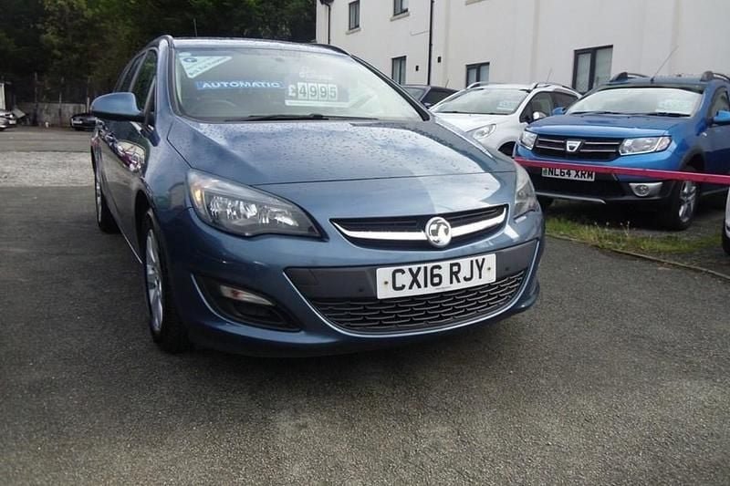 Blue Used 2016 Vauxhall Astra Design Edition Estate | £4,995 (Fair price) - Image 1/1