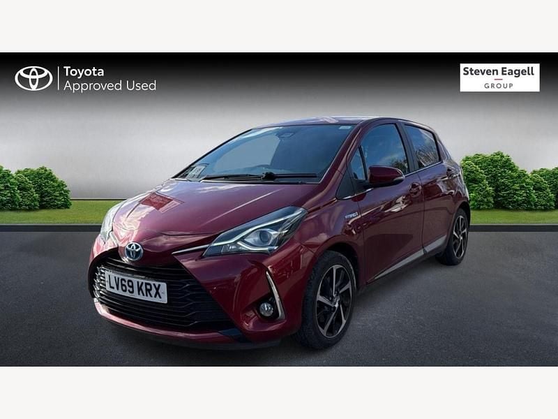 Used Toyota Yaris Hybrid 100 HP (73 kW) 2019 Red Hatchback