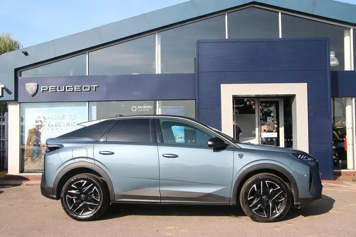 Used Peugeot 3008 GT 143 HP (105 kW) 2025 Blue SUV