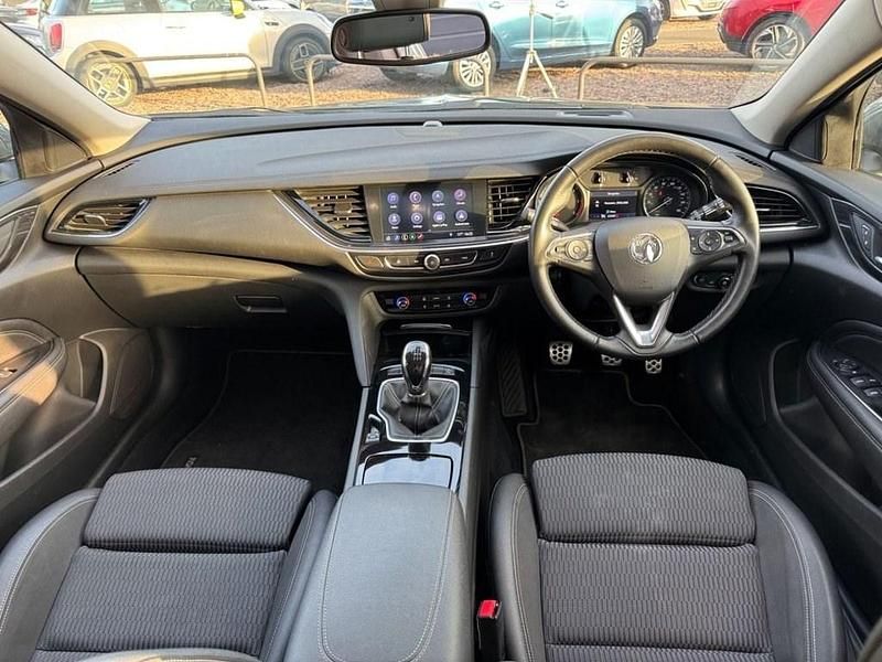 Used Vauxhall Insignia SRi 136 HP (100 kW) 2018 Grey Estate