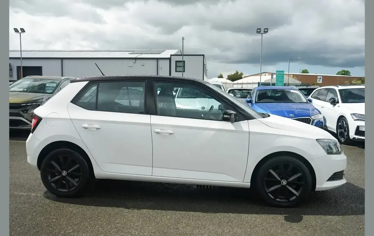 Begagnad Skoda Fabia Colour Edition 94 HK (69 kW) 2017 Vit Halvkombi
