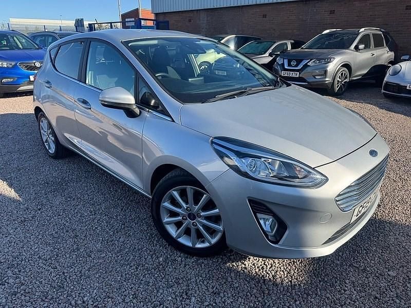 Usado Ford Fiesta Titanium 100 HP (73 kW) 2019 Prateado Citadino