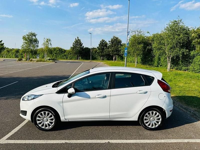 Used Ford Fiesta Style 82 HP (60 kW) 2015 White Hatchback