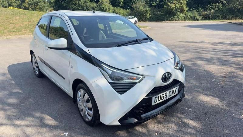 White Used 2019 Toyota Aygo X-play Hatchback | £9,150 (Fair price) - Image 1/4