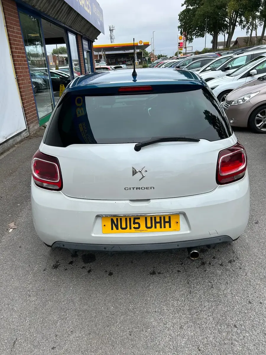 Used Citroën DS3 PureTech 110 HP (80 kW) 2015 White Hatchback