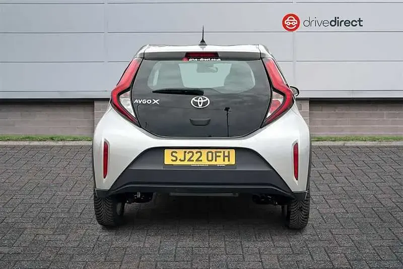 Used Toyota Aygo X PURE 72 HP (52 kW) 2022 Silver SUV