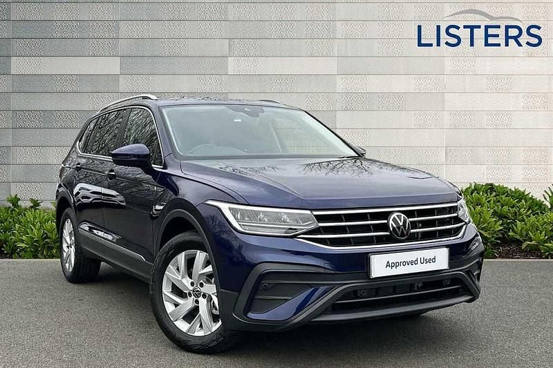 Atlantic blue Used 2025 VW Tiguan Life SUV | £29,990 - Image 1/4