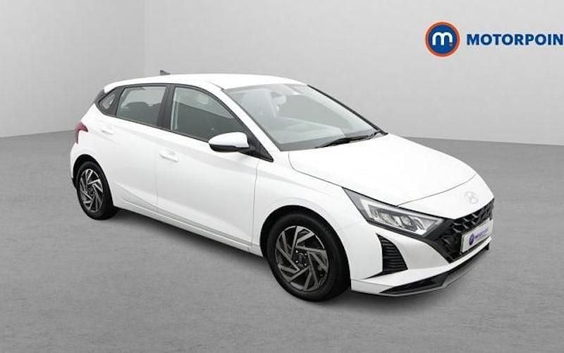 Used Hyundai i20 Advanced 101 HP (74 kW) 2024 White Hatchback