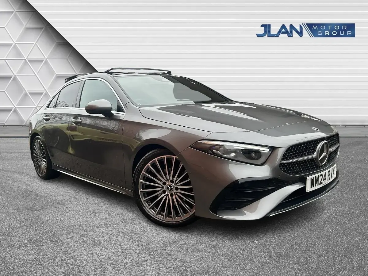 Usado Mercedes A200 AMG Line Premium Plus 163 HP (119 kW) 2024 Cinzento Sedan