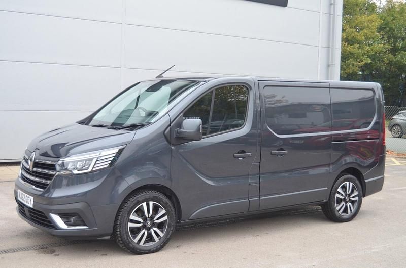 Używany Renault Trafic 2022 Szary Minivan