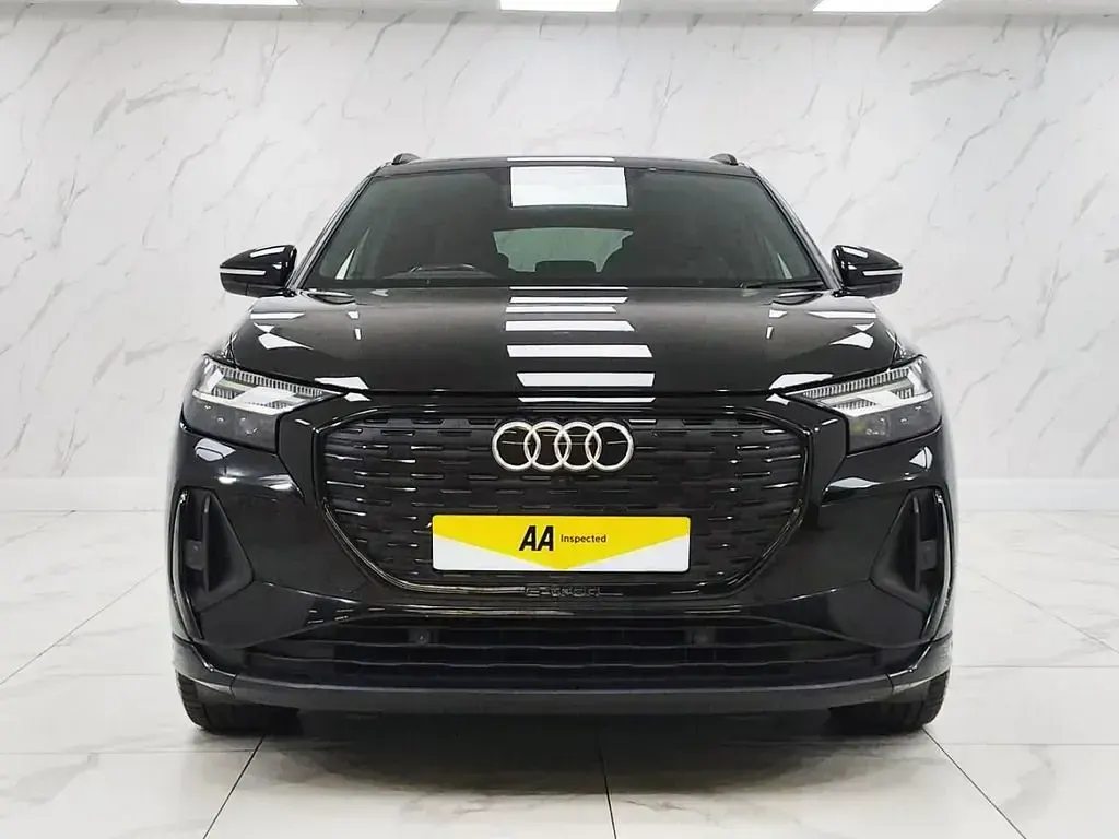 Second-hand Audi Q4 e-tron Comfort 150 kW (204 CP) 2022 Negru SUV
