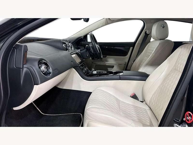 Used Jaguar XJ 306 HP (225 kW) 2019 Black Sedan