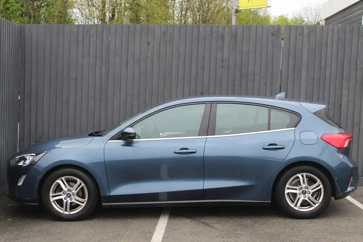 Używany Ford Focus Zetec 125 KM (91 kW) 2021 Niebieski Hatchback