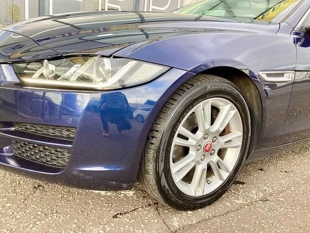 Used Jaguar XE Prestige 200 HP (147 kW) 2015 Blue Sedan
