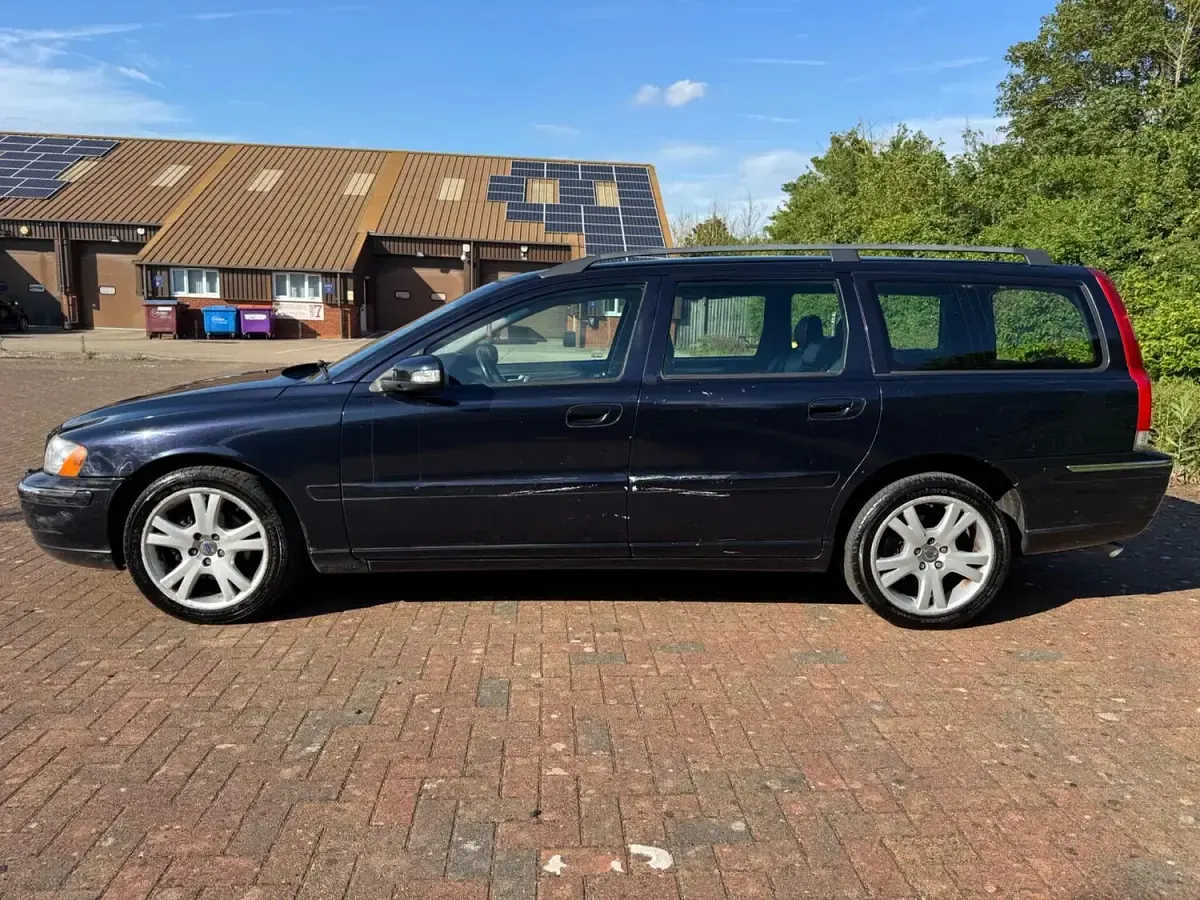 Used Volvo V70 SE 2006 Blue Estate