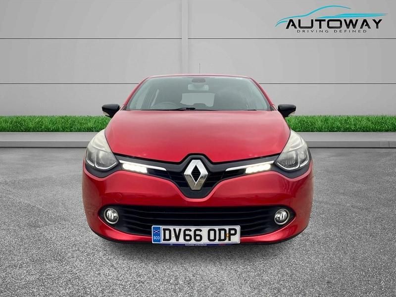 Used Renault Clio IV Dynamique 90 HP (66 kW) 2016 Red Hatchback