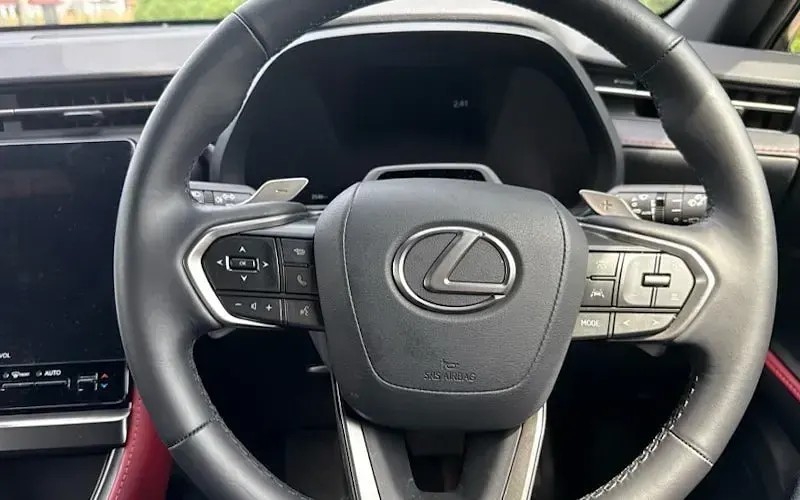 Used Lexus LBX 136 HP (100 kW) 2025 White SUV