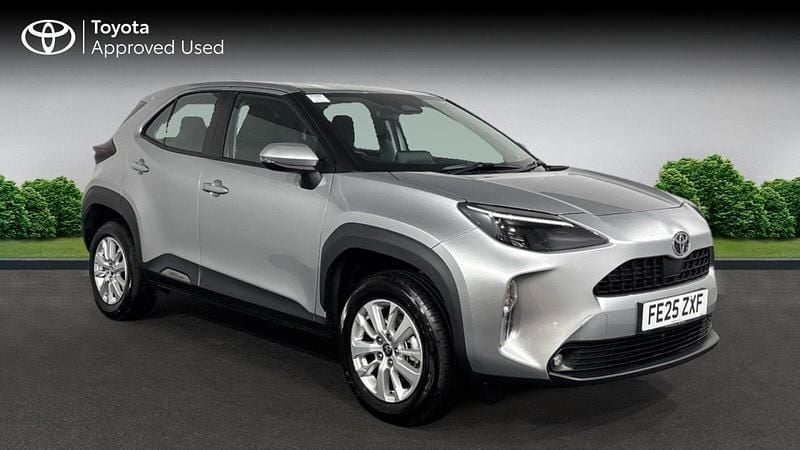Silver Used 2025 Toyota Yaris Hybrid Estate | £22,702 (Super price) - Image 1/4