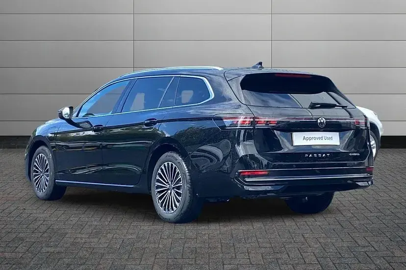 New VW Passat Elegance 200 HP (147 kW) 2026 Grenadilla black Estate