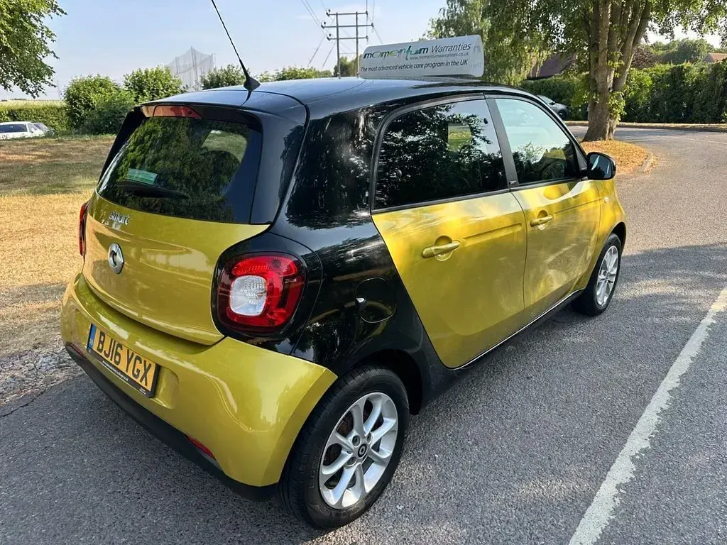 Used Smart ForFour Passion 71 HP (52 kW) 2016 Yellow Hatchback