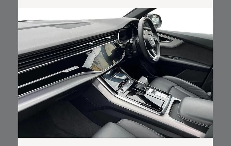 Używany Audi Q8 S-Line 286 KM (210 kW) 2020 Czarny SUV