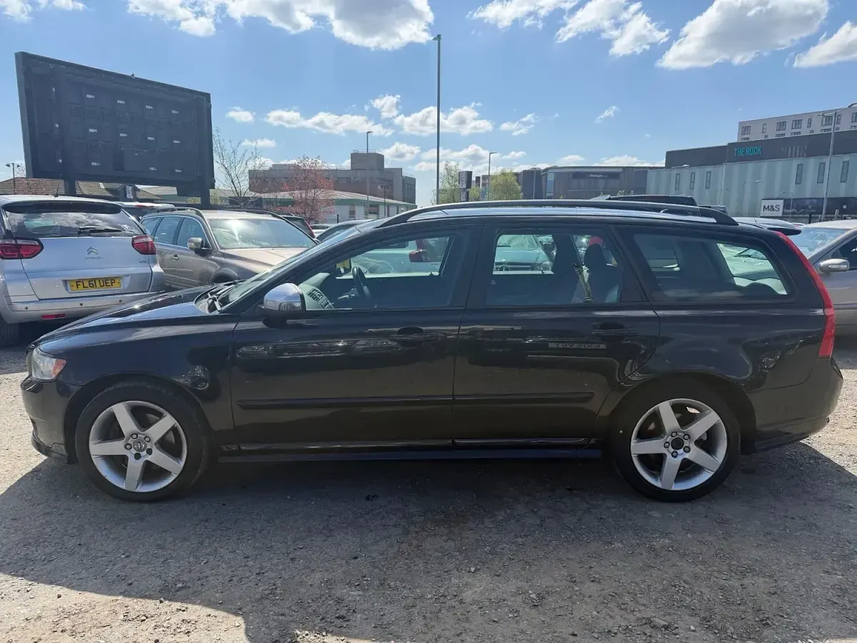Używany Volvo V50 R-Design 136 KM (100 kW) 2010 Czarny Kombi