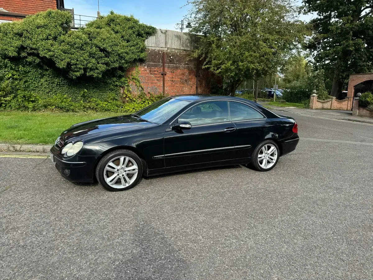 Used Mercedes CLK320 Avantgarde 220 HP (161 kW) 2006 Black Coupe