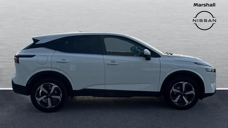 Used Nissan Qashqai N-Connecta 140 HP (102 kW) 2021 White SUV