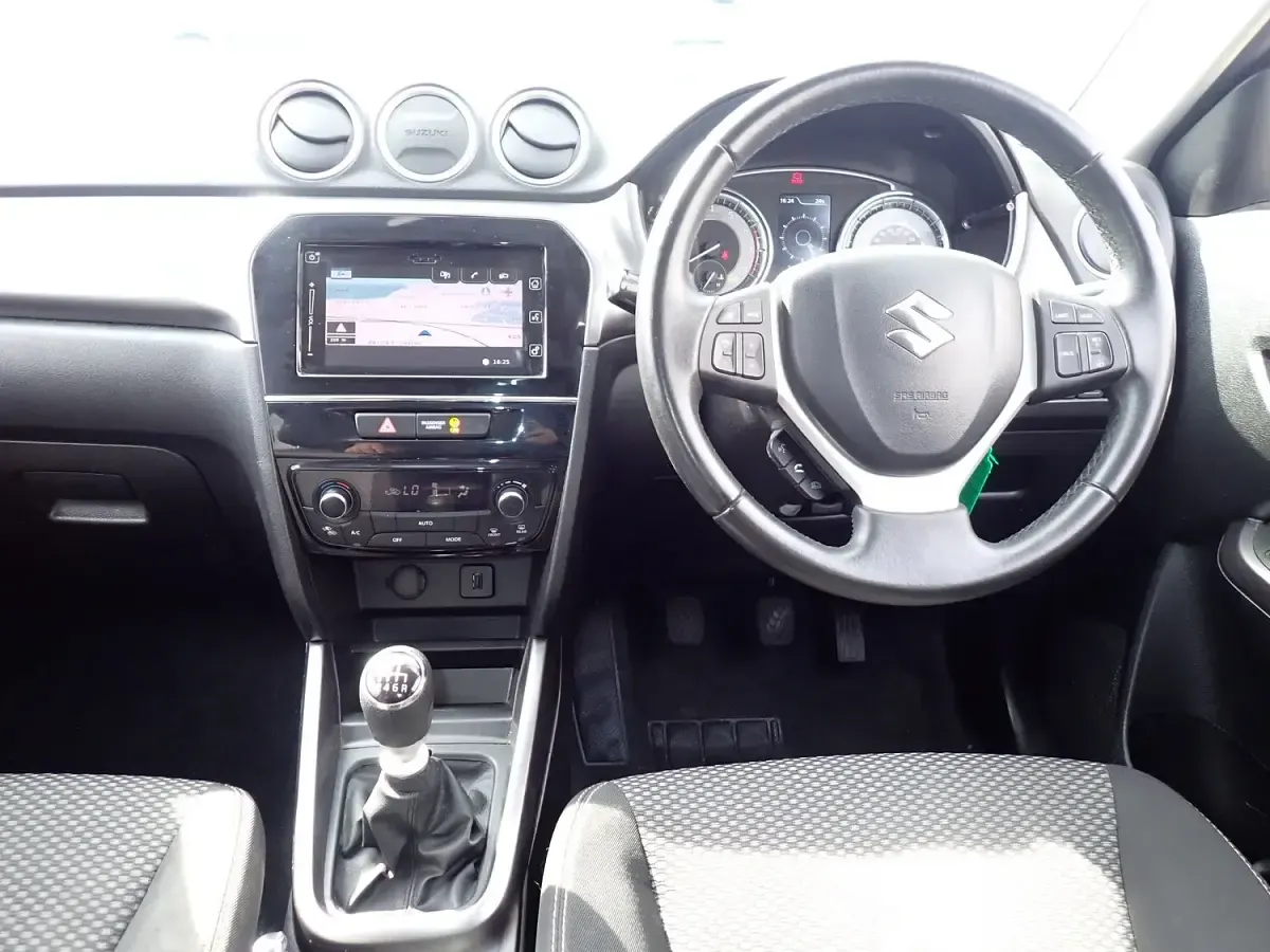 Used Suzuki Vitara SZ-T 140 HP (102 kW) 2020 White SUV