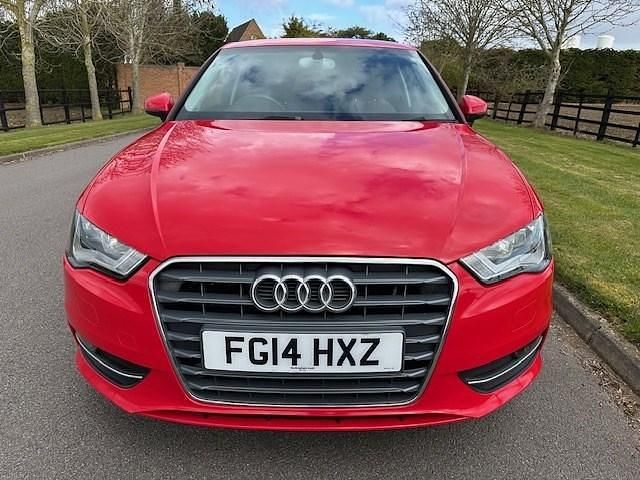 Begagnad Audi A3 Sport 2014 Röd Halvkombi
