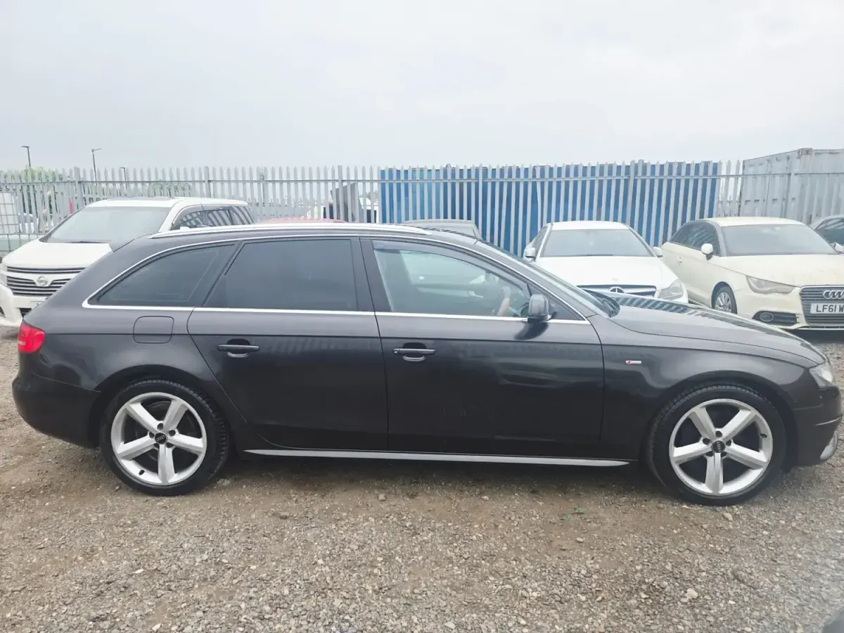 Begagnad Audi A4 S-Line 2011 Grå Kombi
