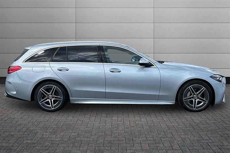 Usado Mercedes C220 AMG line 200 CV (147 kW) 2024 Plateado Familiar