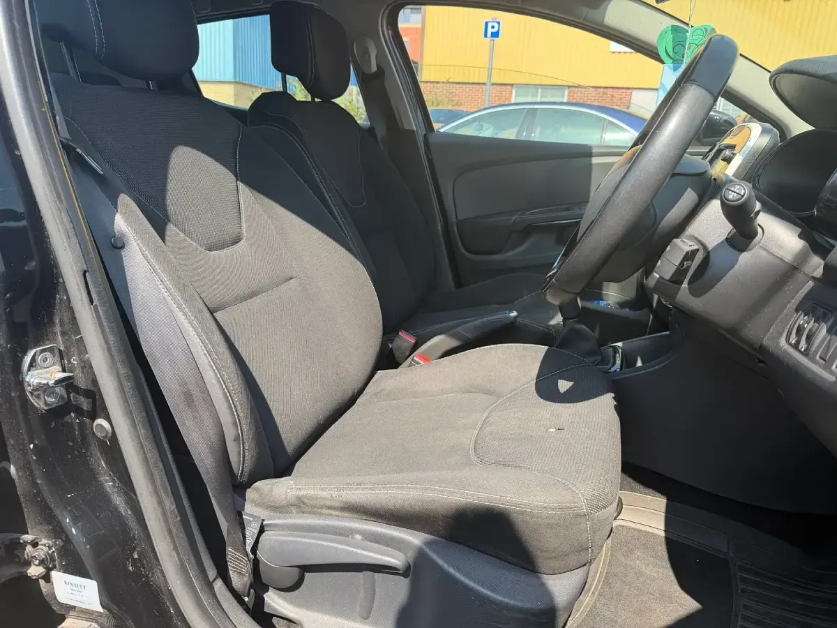 Used Renault Clio Dynamique 75 HP (55 kW) 2015 Black Hatchback