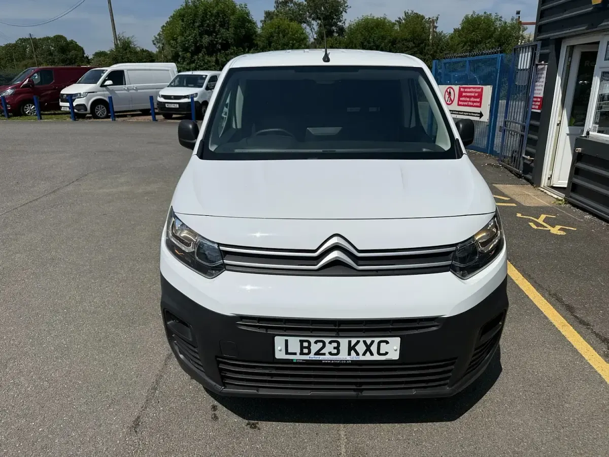 Used Citroën Berlingo 100 HP (73 kW) 2023 White MPV