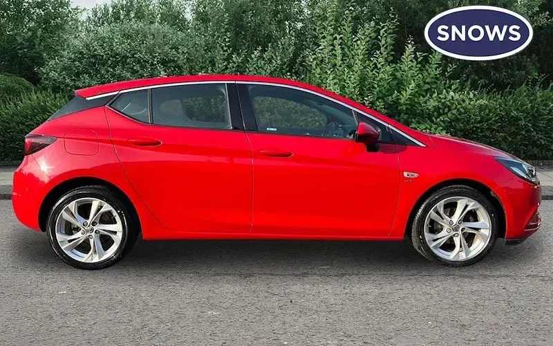Used Vauxhall Astra SRi 101 HP (74 kW) 2017 Red Hatchback