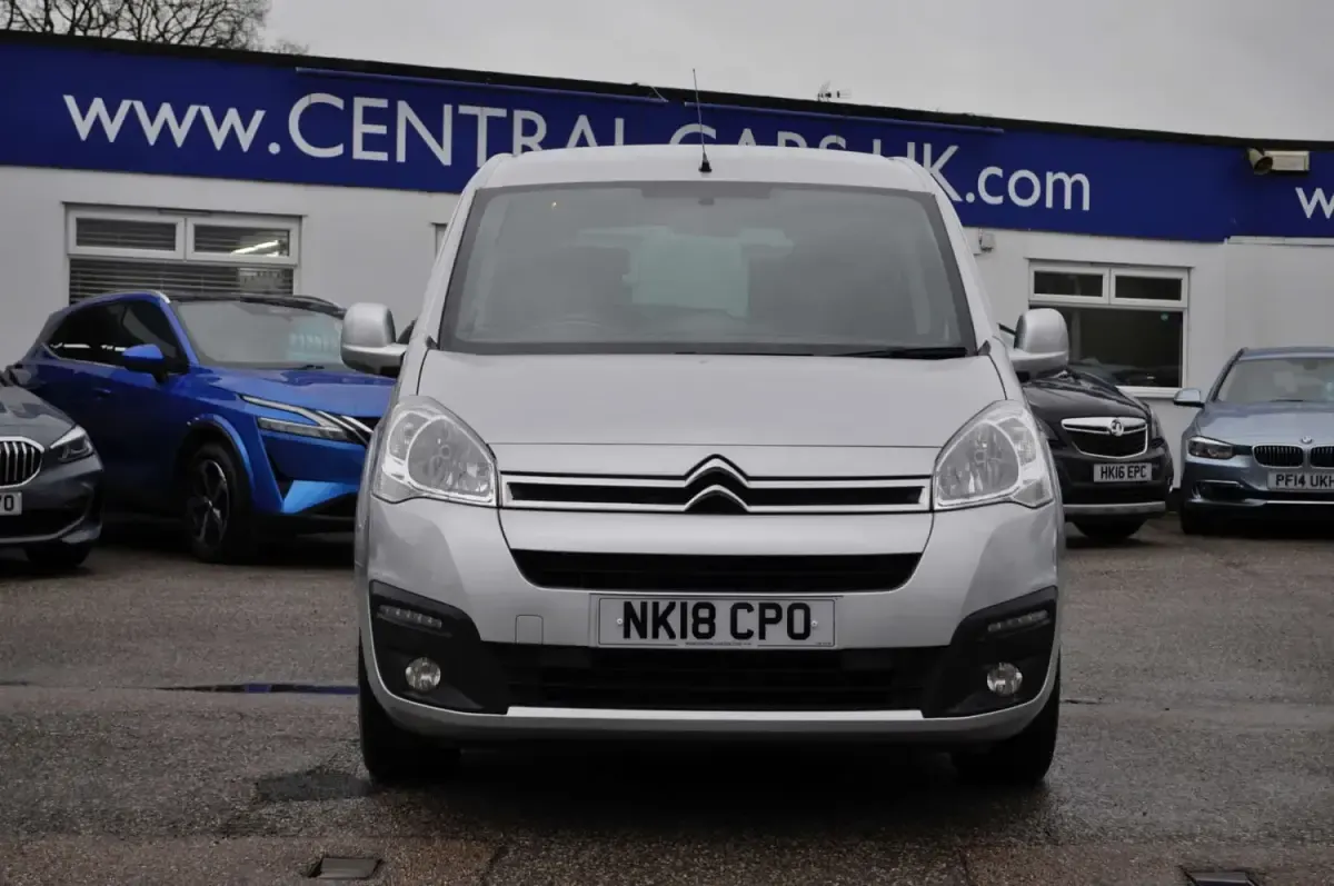 Begagnad Citroën Berlingo Feel 100 HK (73 kW) 2018 Silver Minibuss
