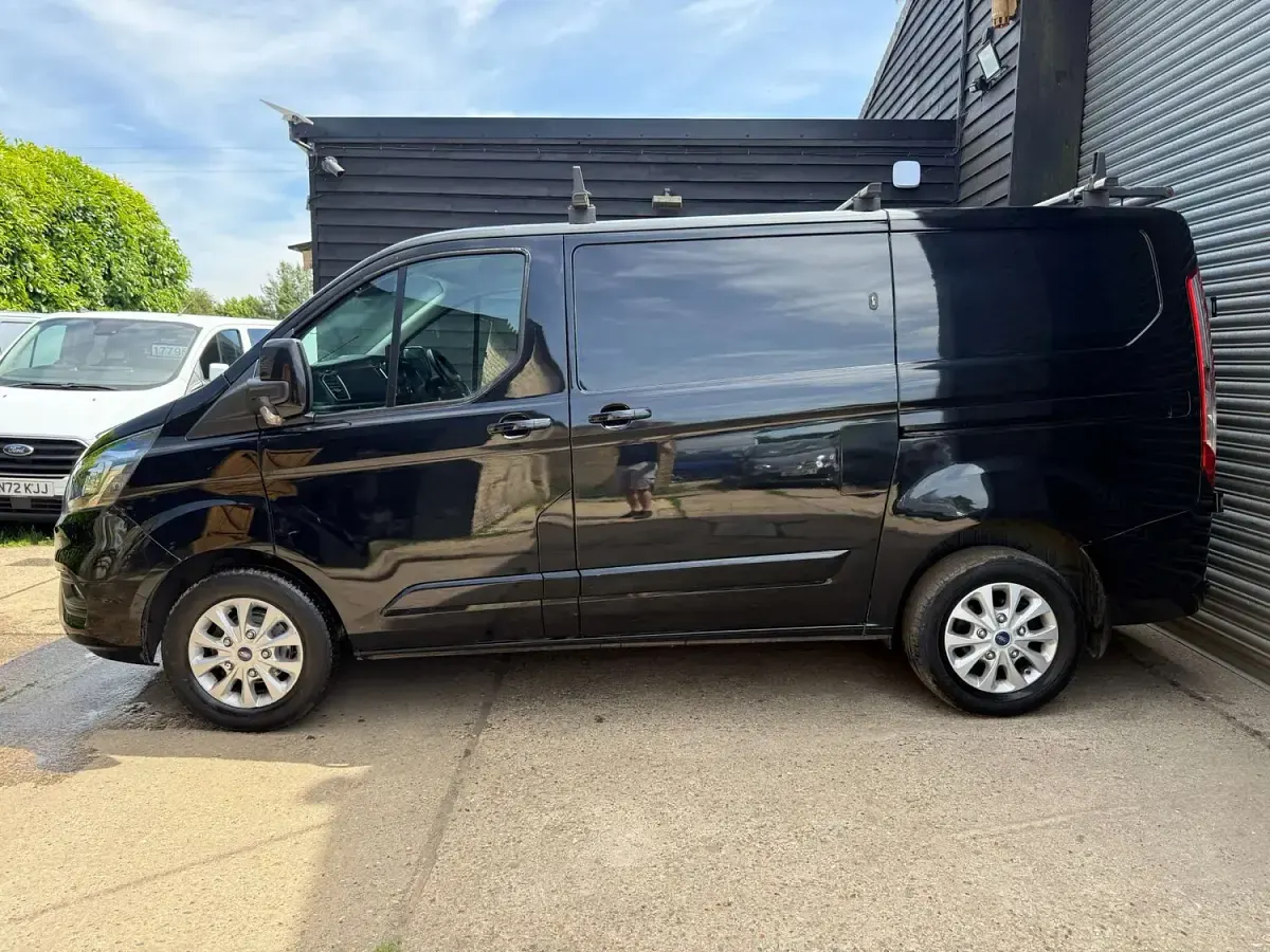 Used Ford Transit Custom Limited 130 HP (95 kW) 2021 Black Van