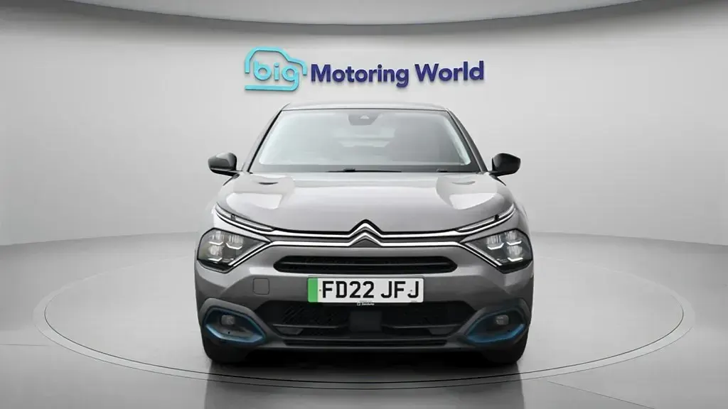 Begagnad Citroën e-C4 Shine 100 kW (136 HK) 2022 Halvkombi