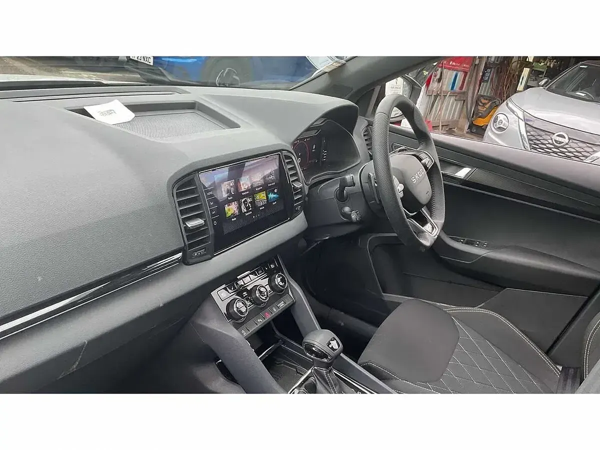 Used Skoda Karoq SportLine 150 HP (110 kW) 2025 White SUV