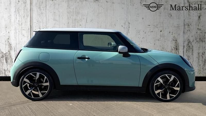 Usado Mini Cooper Exclusive 156 HP (114 kW) 2024 Verde Citadino
