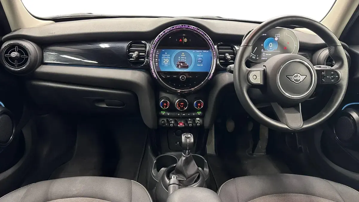 Usado Mini Cooper Classic 134 CV (98 kW) 2023 Plateado Utilitario