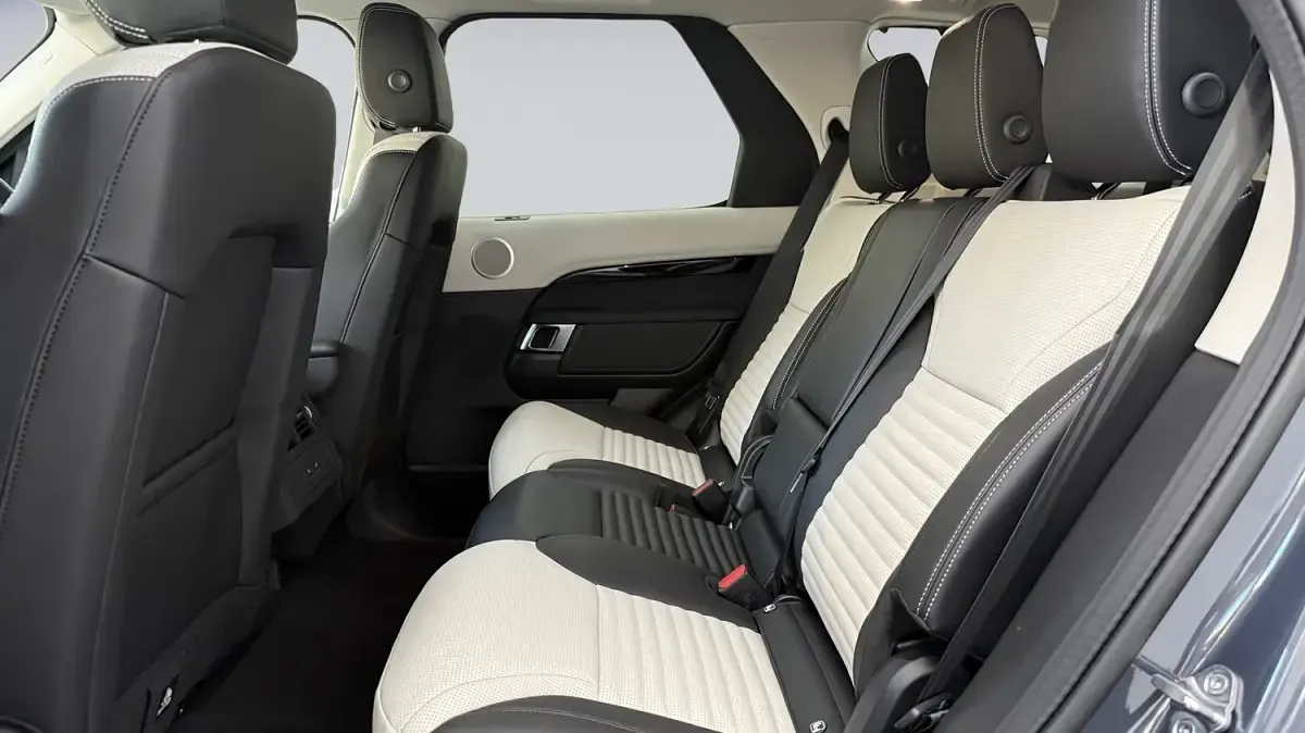 Used Land Rover Discovery 5 S 2026 Varesine blue SUV