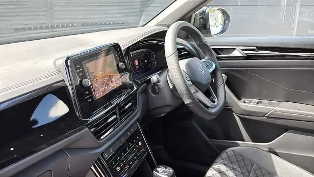 Novo VW T-Roc 150 HP (110 kW) 2025 SUV